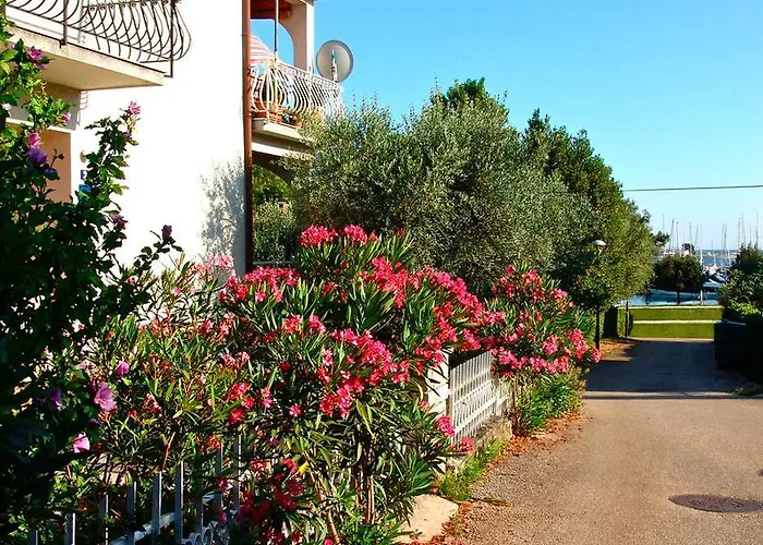 Seafront Apartment Jadri